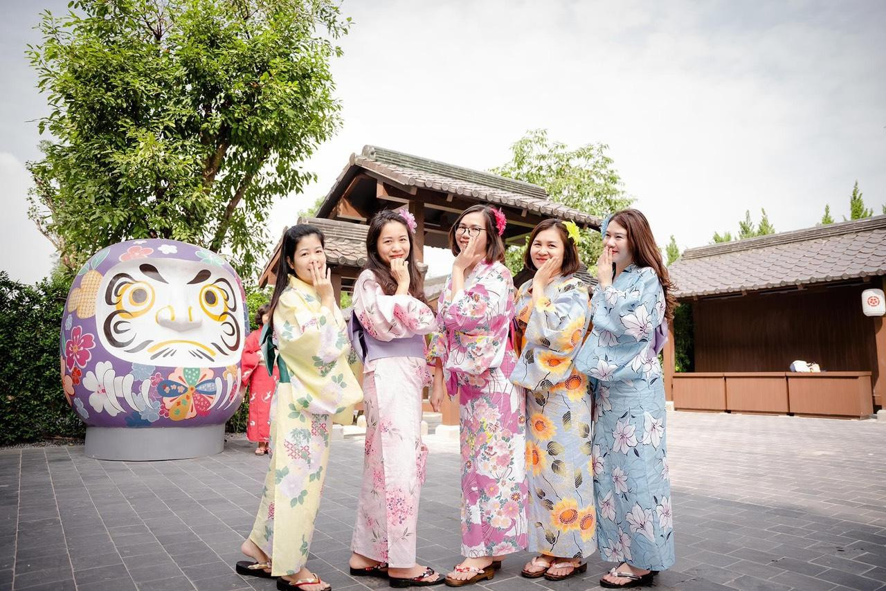 Khi chụp ảnh bạn sẽ không thể bỏ qua những bức tượng Daruma khổng lồ. Nguồn ảnh: Photo Tiến Dũng Khi chụp ảnh bạn sẽ không thể bỏ qua những bức tượng Daruma khổng lồ. Nguồn ảnh: Photo Tiến Dũng