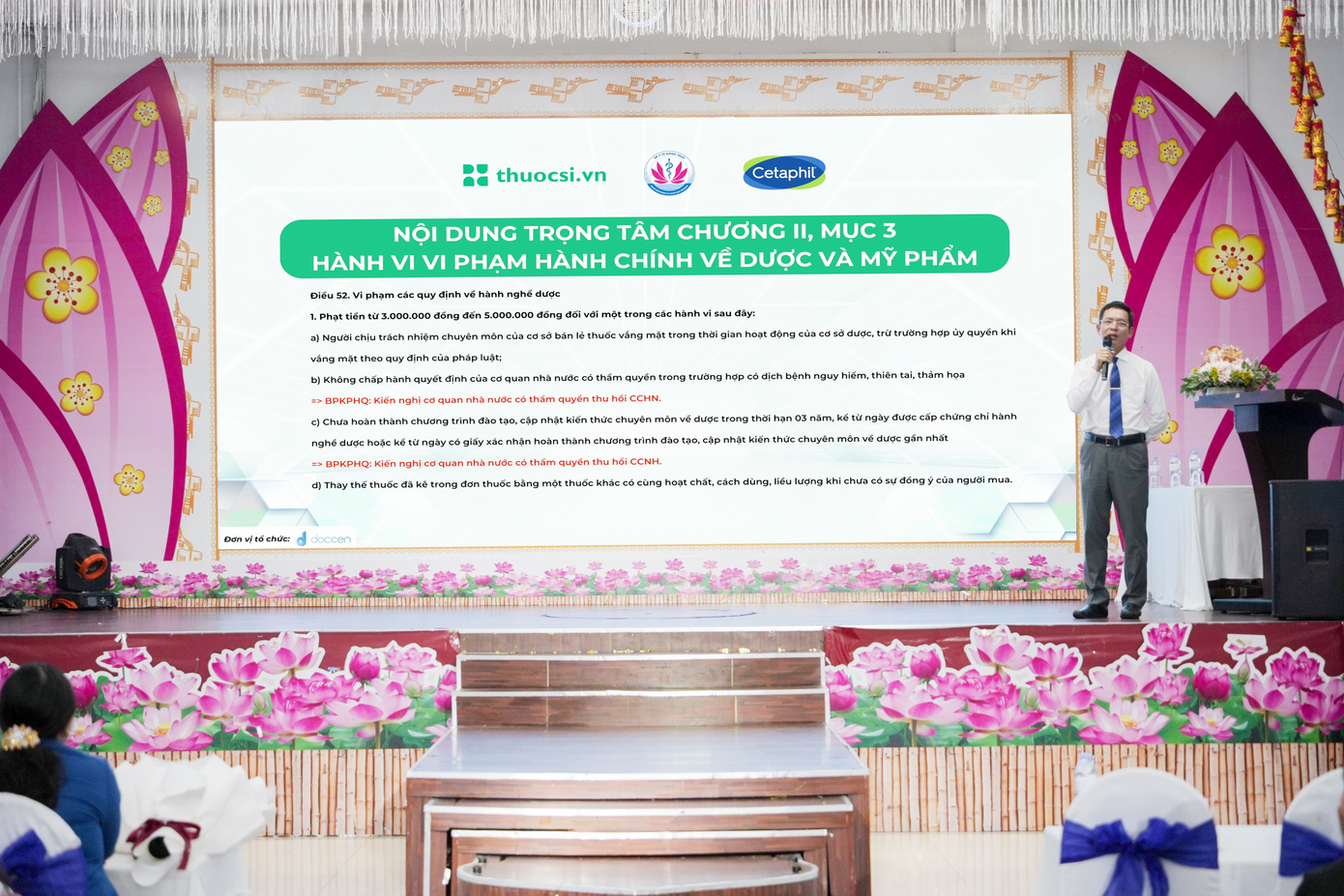 Trong khuôn khổ của chương trình, đại diện Sở Y tế Đồng Tháp cũng phổ cập về thông tin quy định xử phạt hành chính trong lĩnh vực hành nghề dược. Ảnh: Buymed Trong khuôn khổ của chương trình, đại diện Sở Y tế Đồng Tháp cũng phổ cập về thông tin quy định xử phạt hành chính trong lĩnh vực hành nghề dược. Ảnh: Buymed