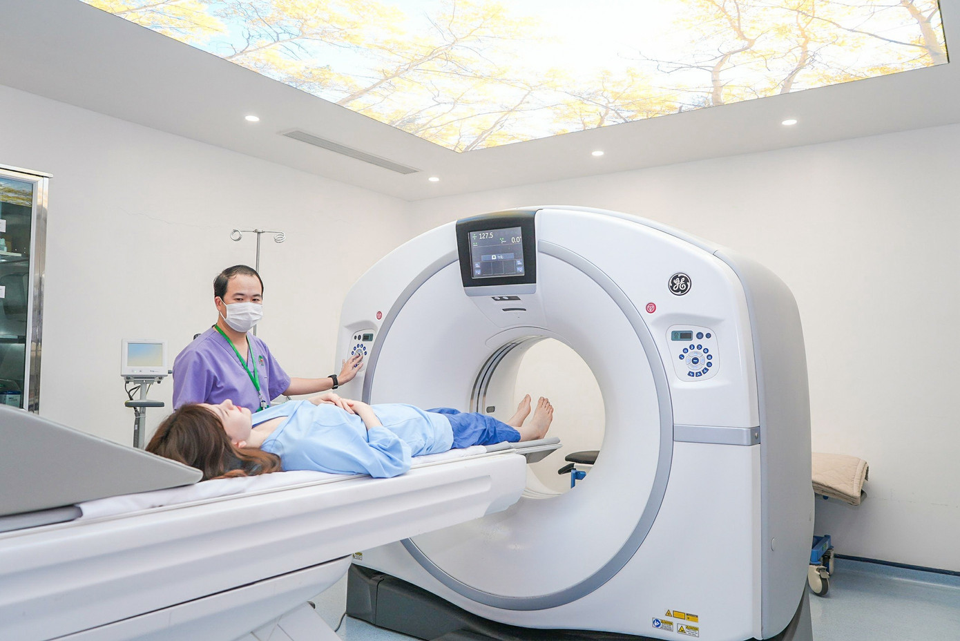 Hệ thống cộng hưởng từ SIGNA™ Prime tại Bệnh viện Hồng Ngọc - là hệ thống đầu tiên được lắp đặt tại Việt Nam Hệ thống cộng hưởng từ SIGNA™ Prime tại Bệnh viện Hồng Ngọc - là hệ thống đầu tiên được lắp đặt tại Việt Nam