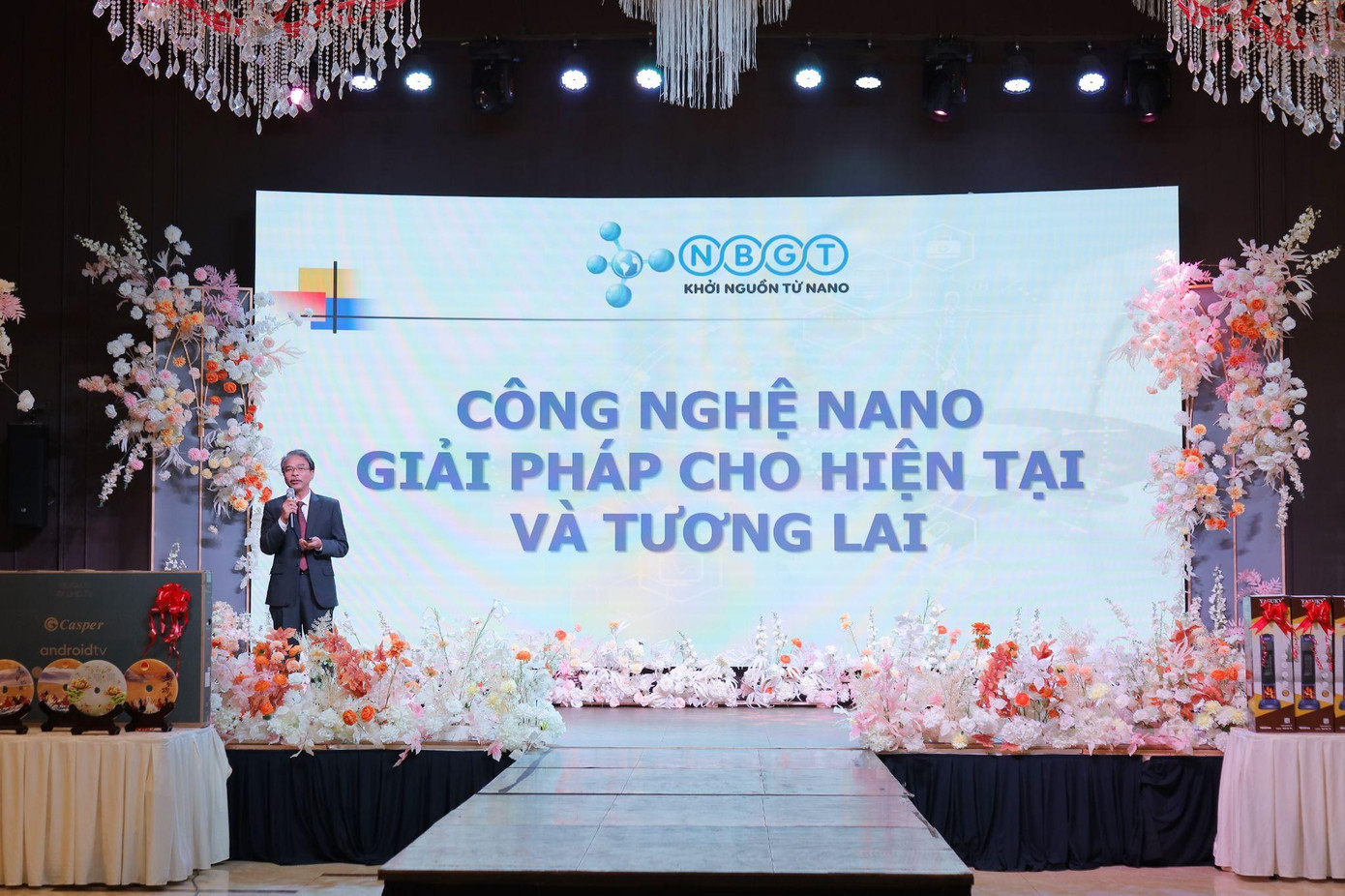 Tiến Sĩ Vũ Duy Hiển giới thiệu về công nghệ Nano tại sự lễ ra mắt thương hiệu NBGT