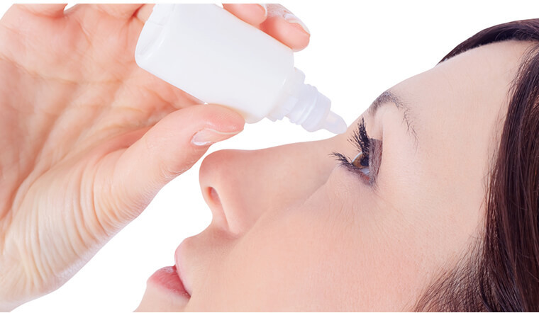 Lạm dụng thuốc nhỏ mắt có thể gây hậu quả nghiêm trọng cho đôi mắt (Ảnh minh họa)