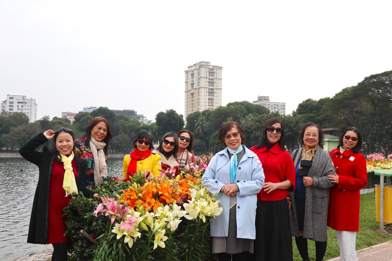 Lễ hội thu hút đông đảo du khách gần xa đến tham quan, thưởng lãm.