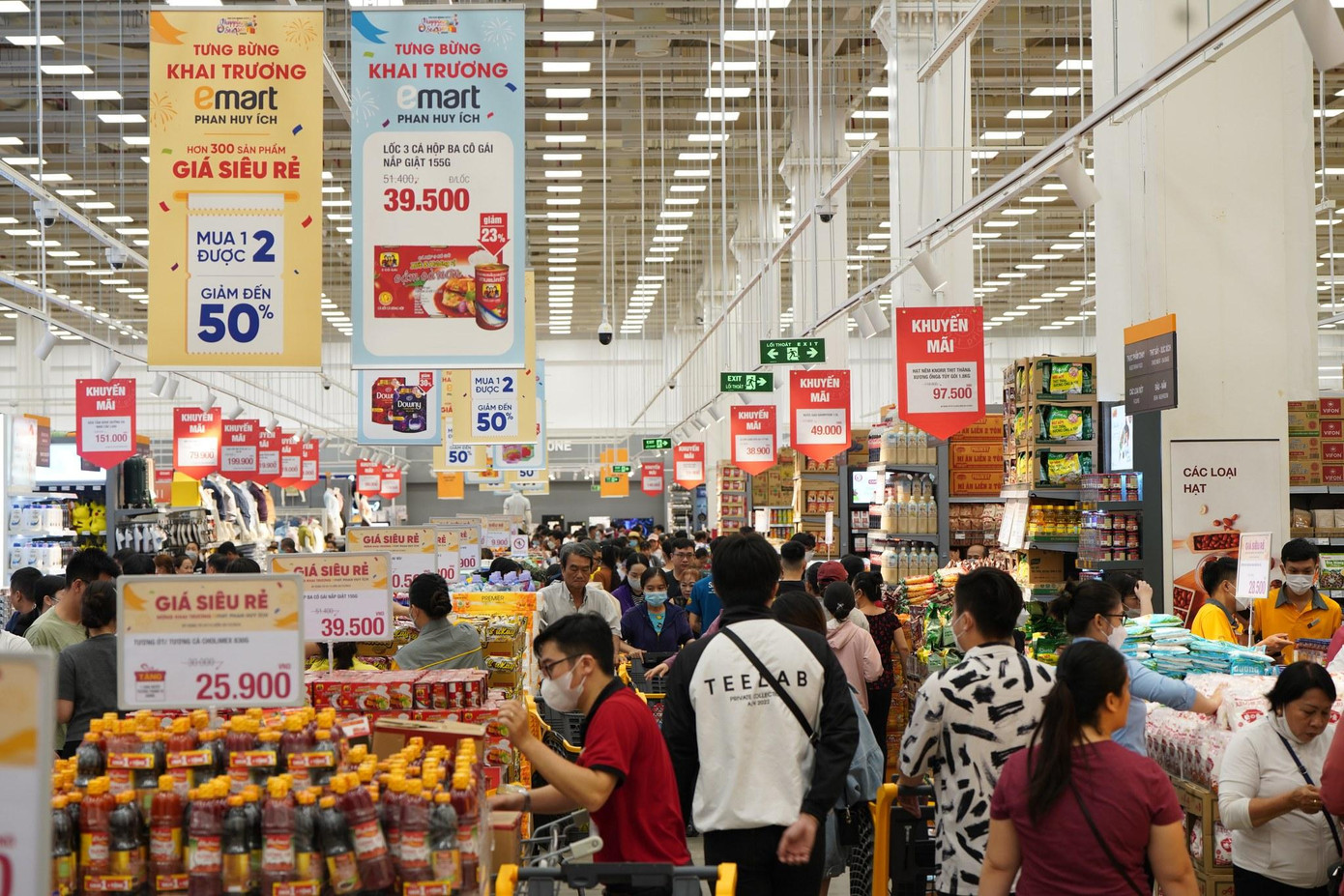 Sự đông đúc không còn là hình ảnh xa lạ đối với người dân và du khách đến với chuỗi siêu thị nổi tiếng này. Ảnh: Emart