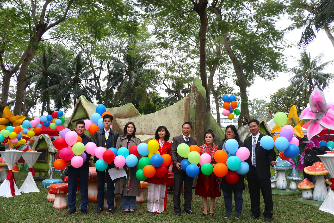 Chương trình thả bóng hoa khai mạc Lễ hội.