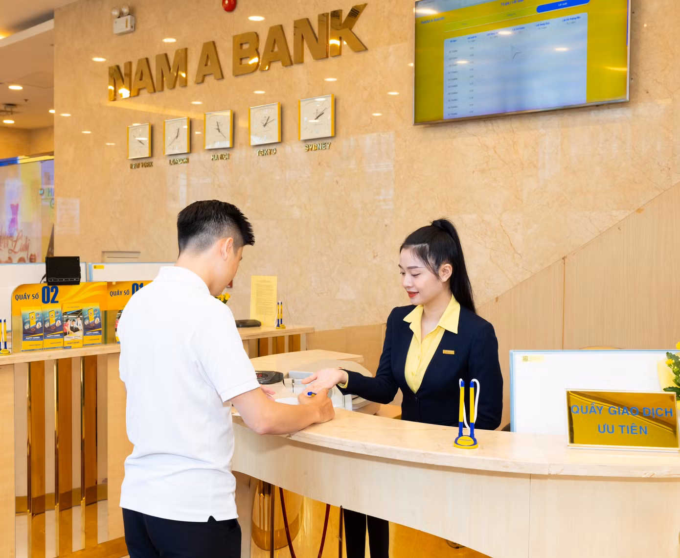 Các ngân hàng thương mại đang triển khai nhiều giải pháp tăng cường khả năng tiếp cận vốn vốn của người dân.
