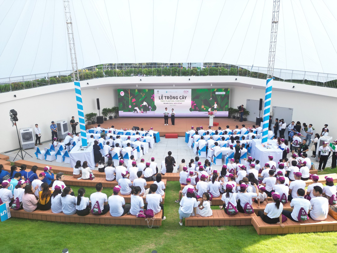 AEON Việt Nam triển khai nhiều hoạt động bền vững về môi trường, trong đó có trồng hơn 100,000 cây xanh toàn quốc