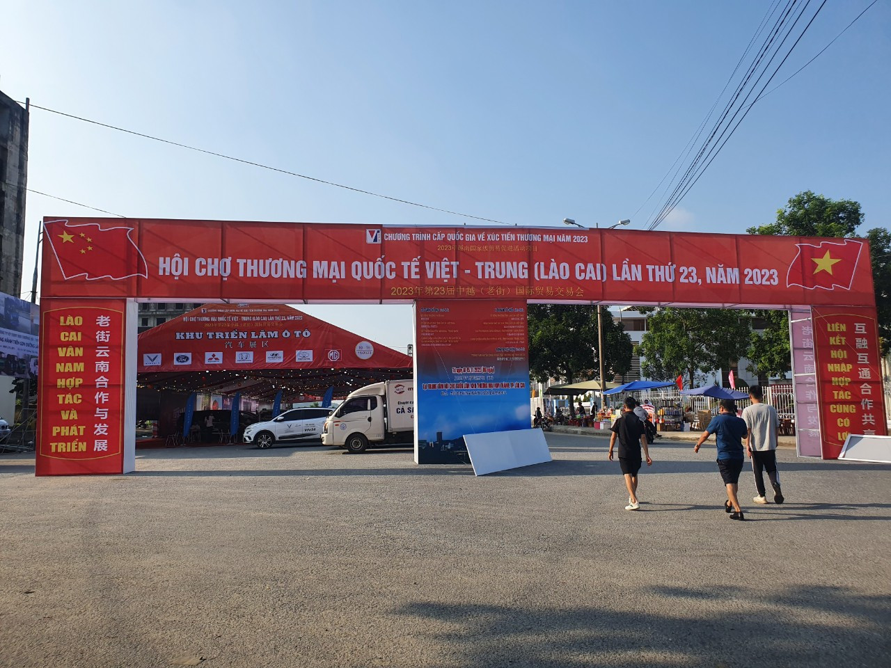 Hội chợ Thương mại quốc tế Việt - Trung tại Lào Cai diễn ra trong 6 ngày tại Trung tâm Hội chợ Triển lãm Kinh Thành.