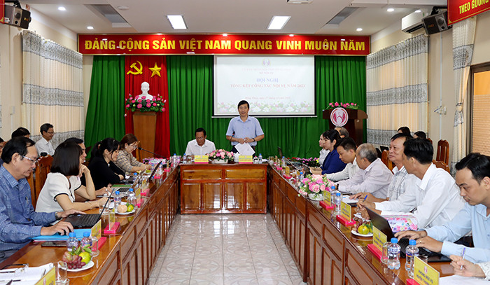 Chủ tịch UBND tỉnh Đồng Tháp Phạm Thiện Nghĩa phát biểu tại hội nghị. Chủ tịch UBND tỉnh Đồng Tháp Phạm Thiện Nghĩa phát biểu tại hội nghị.