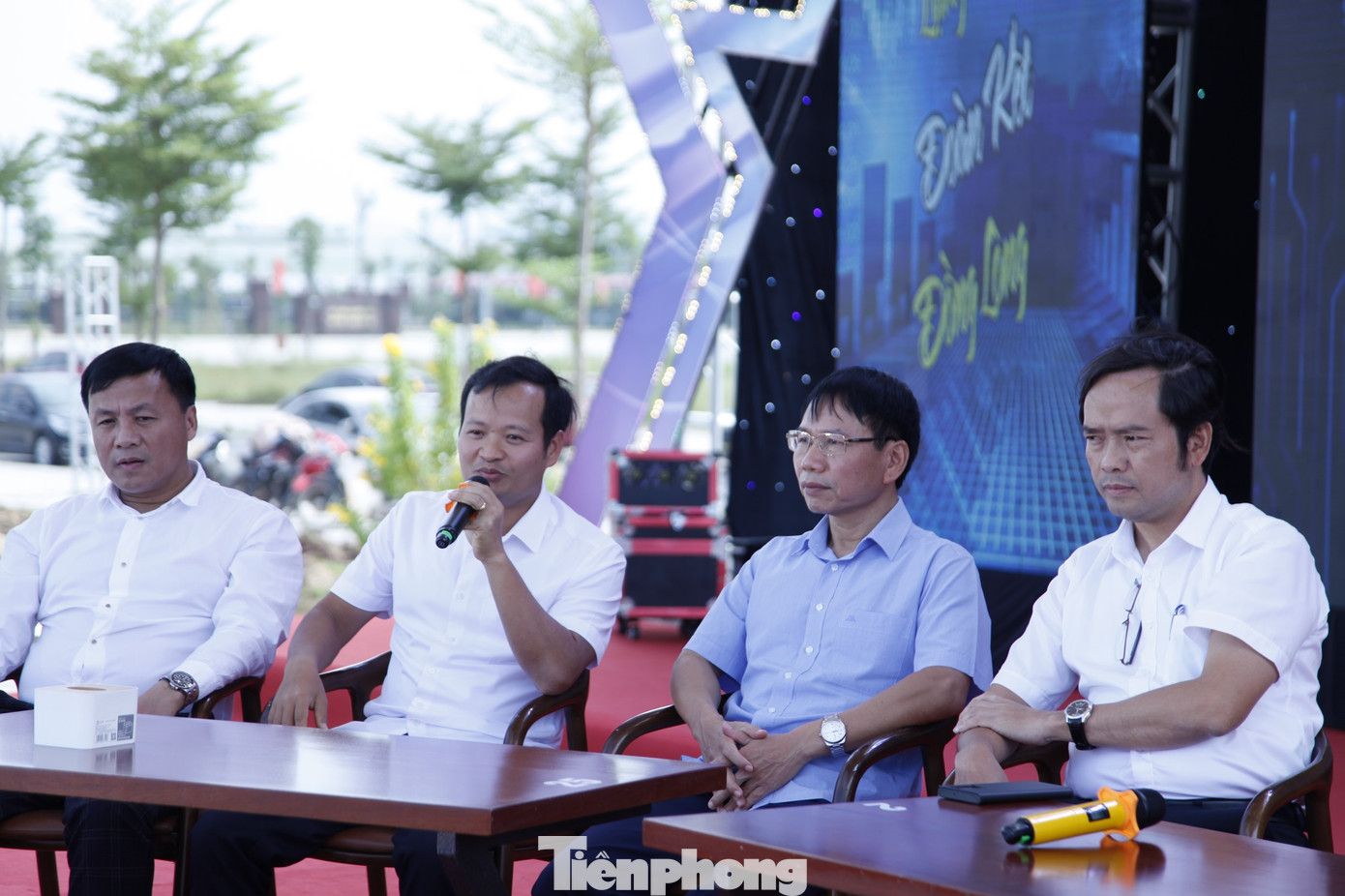 Chương trình cafe doanh nhân do huyện Lạng Giang tổ chức góp phần quảng bá thế mạnh của huyện. Ảnh: Tuấn Vũ Chương trình cafe doanh nhân do huyện Lạng Giang tổ chức góp phần quảng bá thế mạnh của huyện. Ảnh: Tuấn Vũ