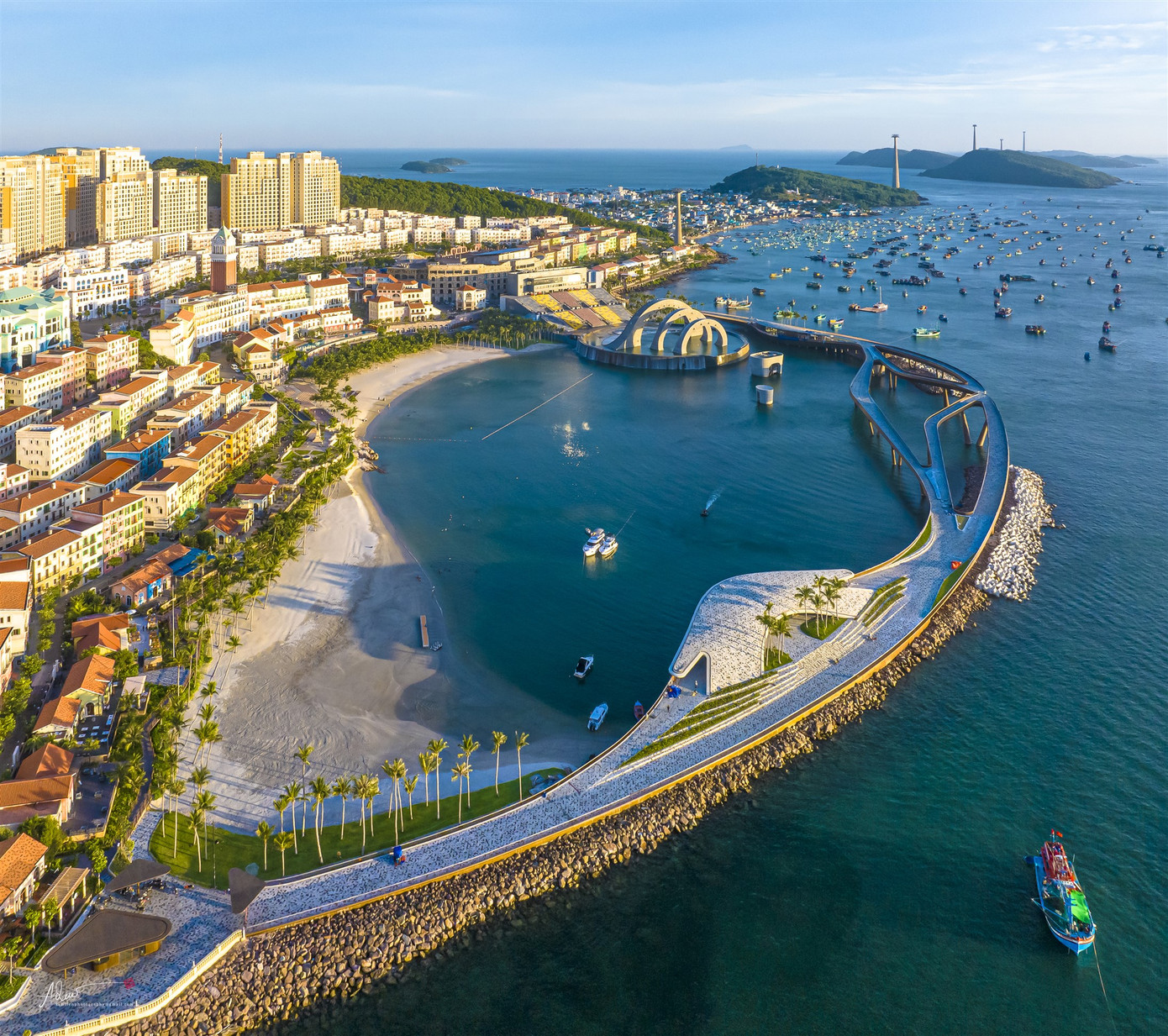 Sunset Town - điểm cầu chính của chương trình Countdown 2024. (Ảnh: Kim Liên)