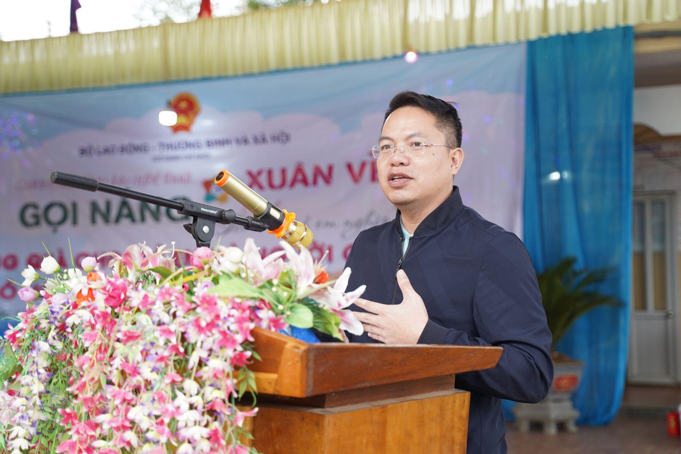 Đại diện KingSport phát biểu tại chương trình “Gọi nắng xuân về” (Ảnh KingSport)