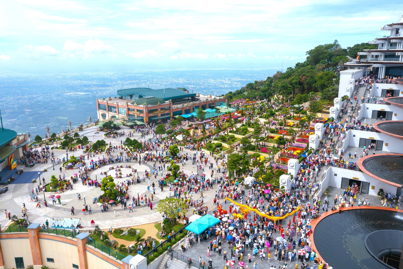 Du khách du lịch tại Tây Ninh