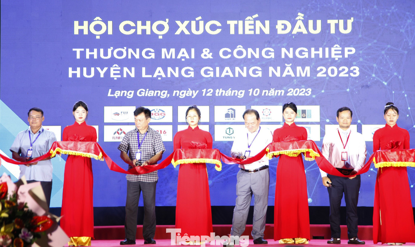 Lãnh đạo huyện Lạng Giang dự khai mạc hội nghị xúc tiến đầu tư