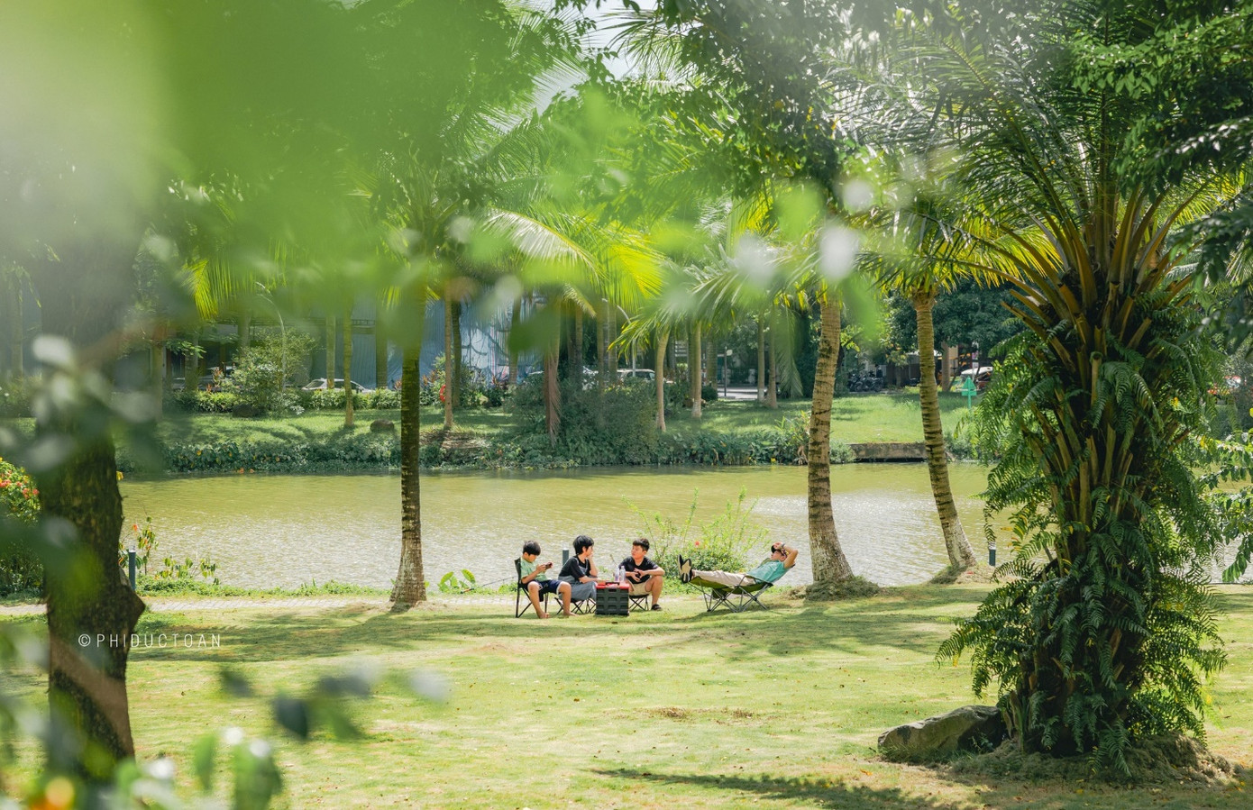 Thư giãn tại không gian xanh Ecopark. Ảnh: Toàn Phí Thư giãn tại không gian xanh Ecopark. Ảnh: Toàn Phí