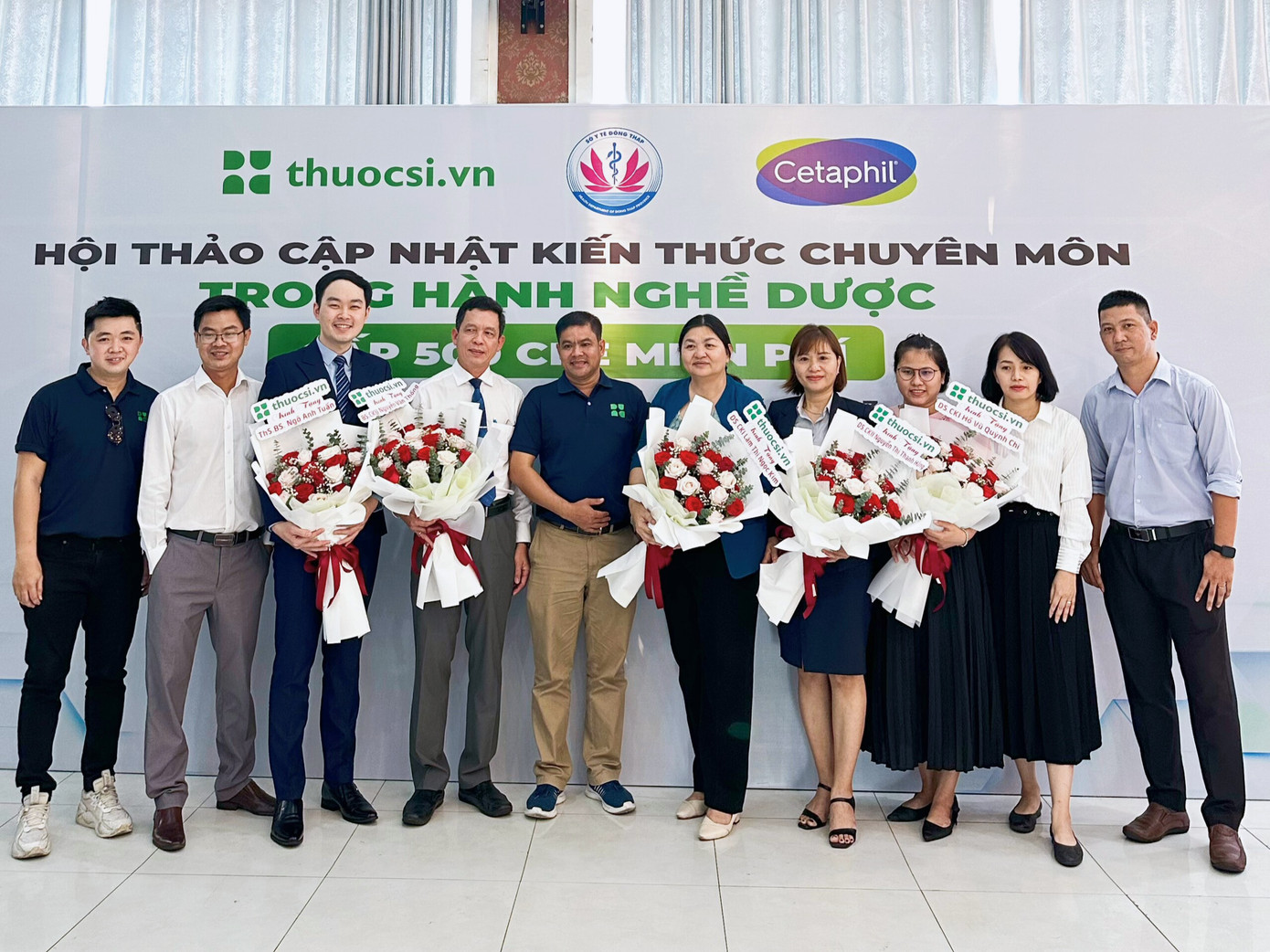 Các đại biểu và báo cáo viên tham dự hội thảo cập nhật kiến thức chuyên môn trong hành nghề dược. Ảnh: Buymed Các đại biểu và báo cáo viên tham dự hội thảo cập nhật kiến thức chuyên môn trong hành nghề dược. Ảnh: Buymed