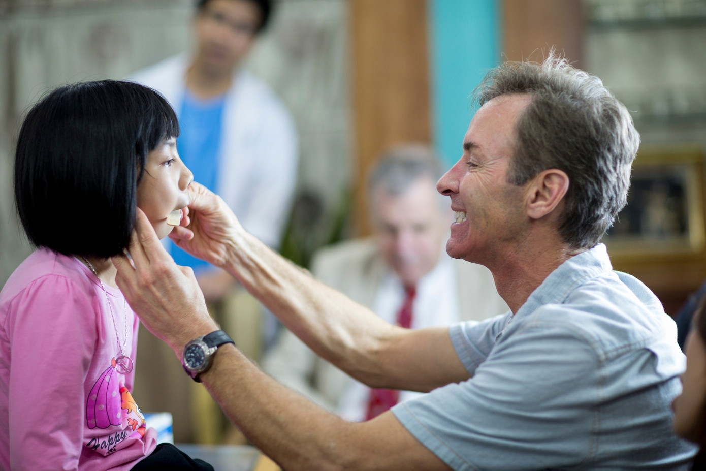 Bệnh nhân tham gia chương trình sẽ được các chuyên gia thăm khám, thực hiện các xét nghiệm cận lâm sàng và đưa ra các phác đồ điều trị phù hợp với tình trạng bệnh.