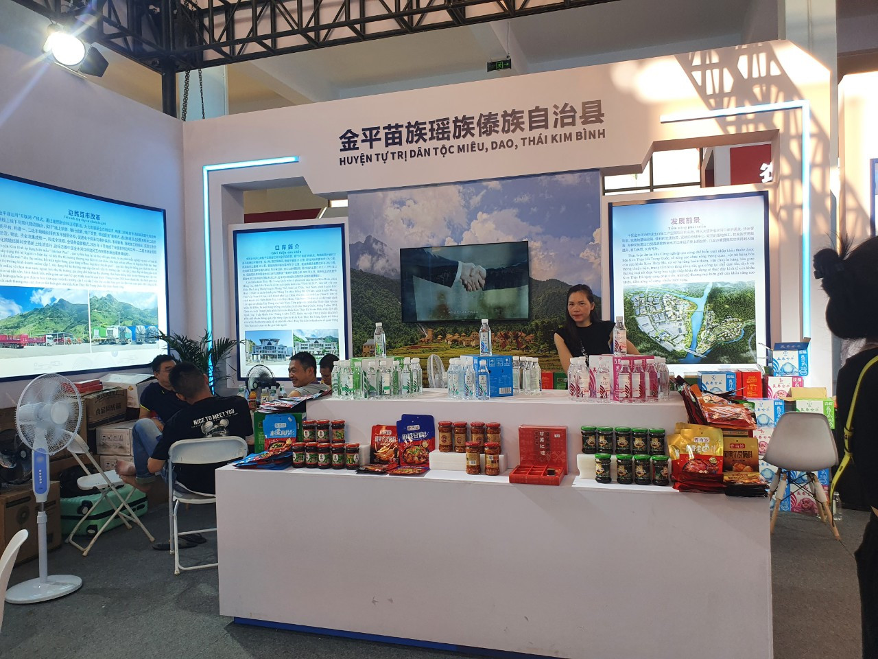 Gian hàng của một doanh nghiệp Trung Quốc tham gia hội chợ.