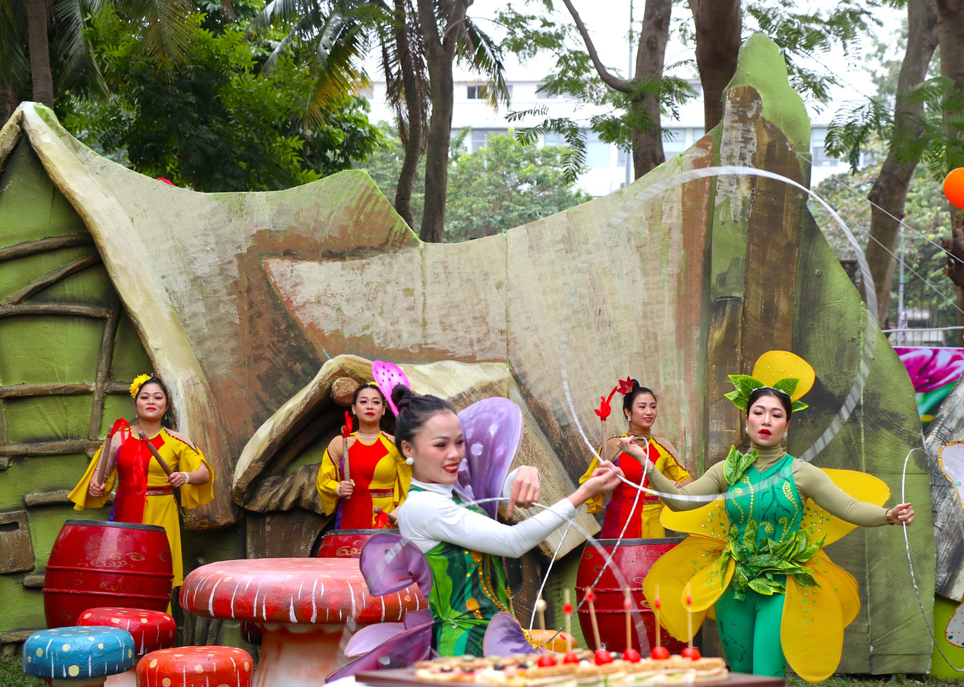 Nhiều chương trình nghệ thuật biểu diễn trong khuôn khổ Lễ hội.