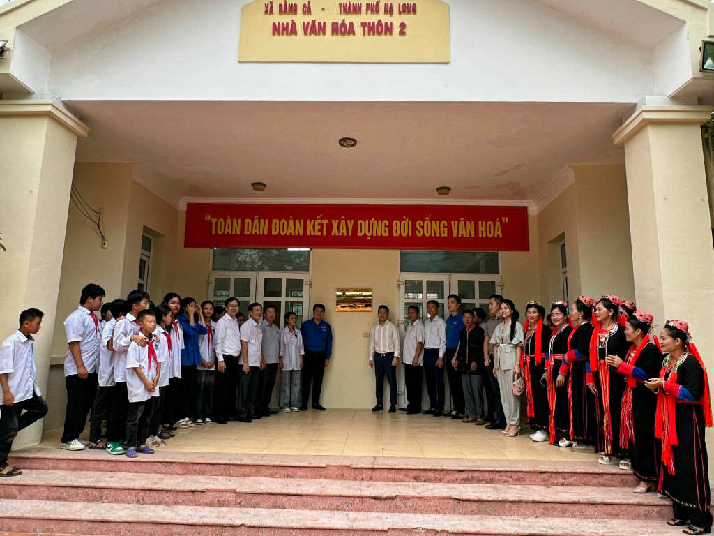 Thành Đoàn Hạ Long tổ chức gắn biển công trình thanh niên “Nhà văn hóa thông minh” tại thôn 2, xã Bằng Cả.