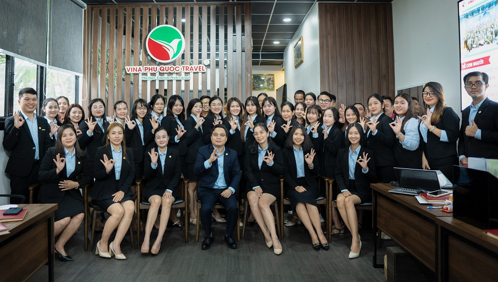 Toàn bộ nhân viên Công ty TNHH Du lịch Vina Phú Quốc Travel. Toàn bộ nhân viên Công ty TNHH Du lịch Vina Phú Quốc Travel.