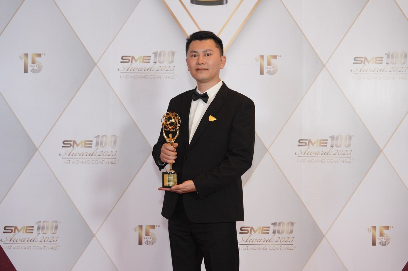 Ông Trần Thanh Phương trong lễ nhận giải thưởng SME100 Asia 2023 Ông Trần Thanh Phương trong lễ nhận giải thưởng SME100 Asia 2023