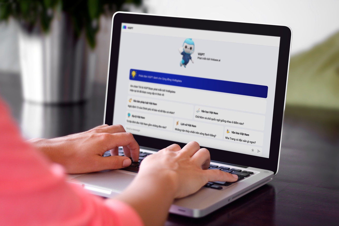 (Giao diện ViGPT lúc ra mắt): Với ViGPT phiên bản cộng đồng, người dùng cuối có thể tra cứu thông tin đặc thù của Việt Nam một cách nhanh chóng, dễ dàng trên giao diện web (Giao diện ViGPT lúc ra mắt): Với ViGPT phiên bản cộng đồng, người dùng cuối có thể tra cứu thông tin đặc thù của Việt Nam một cách nhanh chóng, dễ dàng trên giao diện web