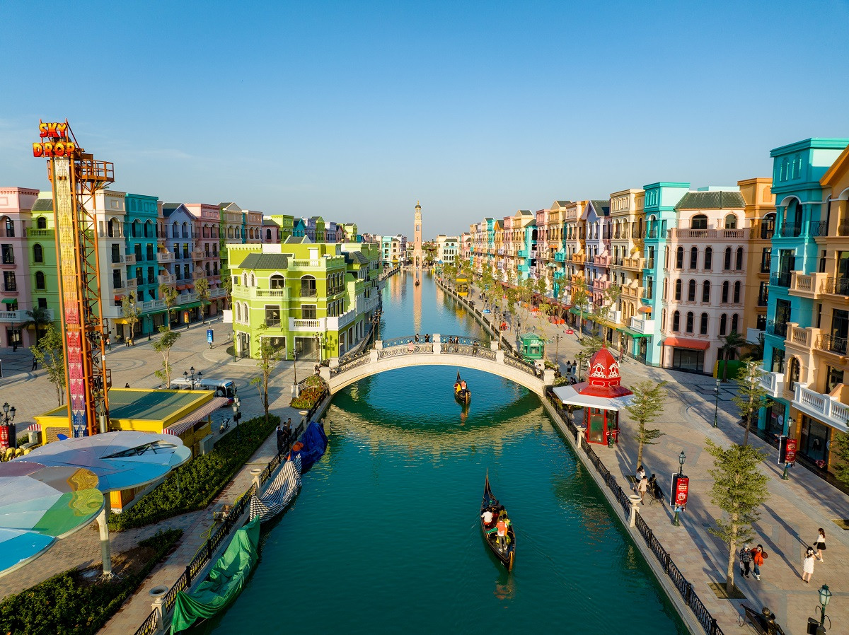 Du ngoạn trên thuyền Gondola… Du ngoạn trên thuyền Gondola…