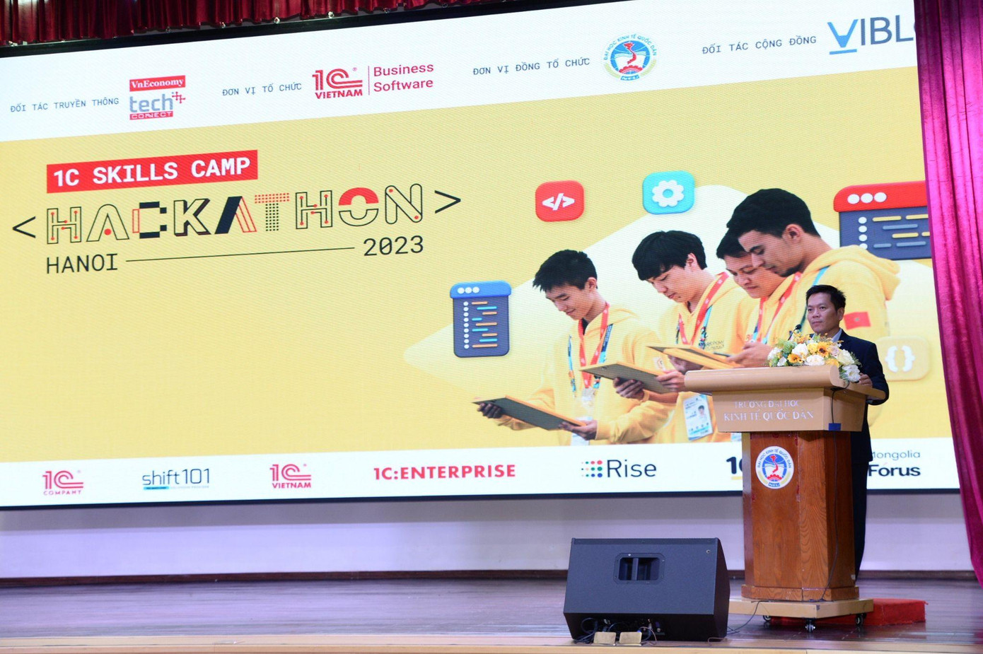 PGS.TS. Nguyễn Thành Hiếu - Phó Hiệu trưởng Trường Đại học Kinh tế Quốc dân phát biểu tại sự kiện