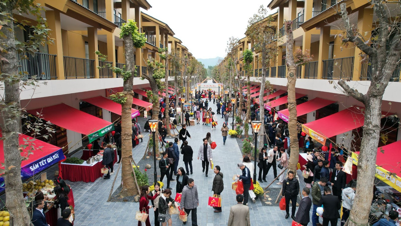 Không khí náo nhiệt, tấp nập du khách đúng nghĩa Chợ Phiên Tết tại Lynn Times Thanh Thủy sẽ được tái hiện với nhiều bất ngờ thú vị trong mùa du xuân 2024 Không khí náo nhiệt, tấp nập du khách đúng nghĩa Chợ Phiên Tết tại Lynn Times Thanh Thủy sẽ được tái hiện với nhiều bất ngờ thú vị trong mùa du xuân 2024
