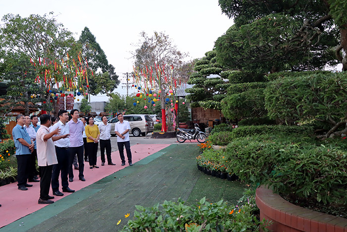 Đoàn đến kiểm tra công tác chuẩn bị phục vụ du khách tại Khu du lịch hoa kiểng Sa Đéc