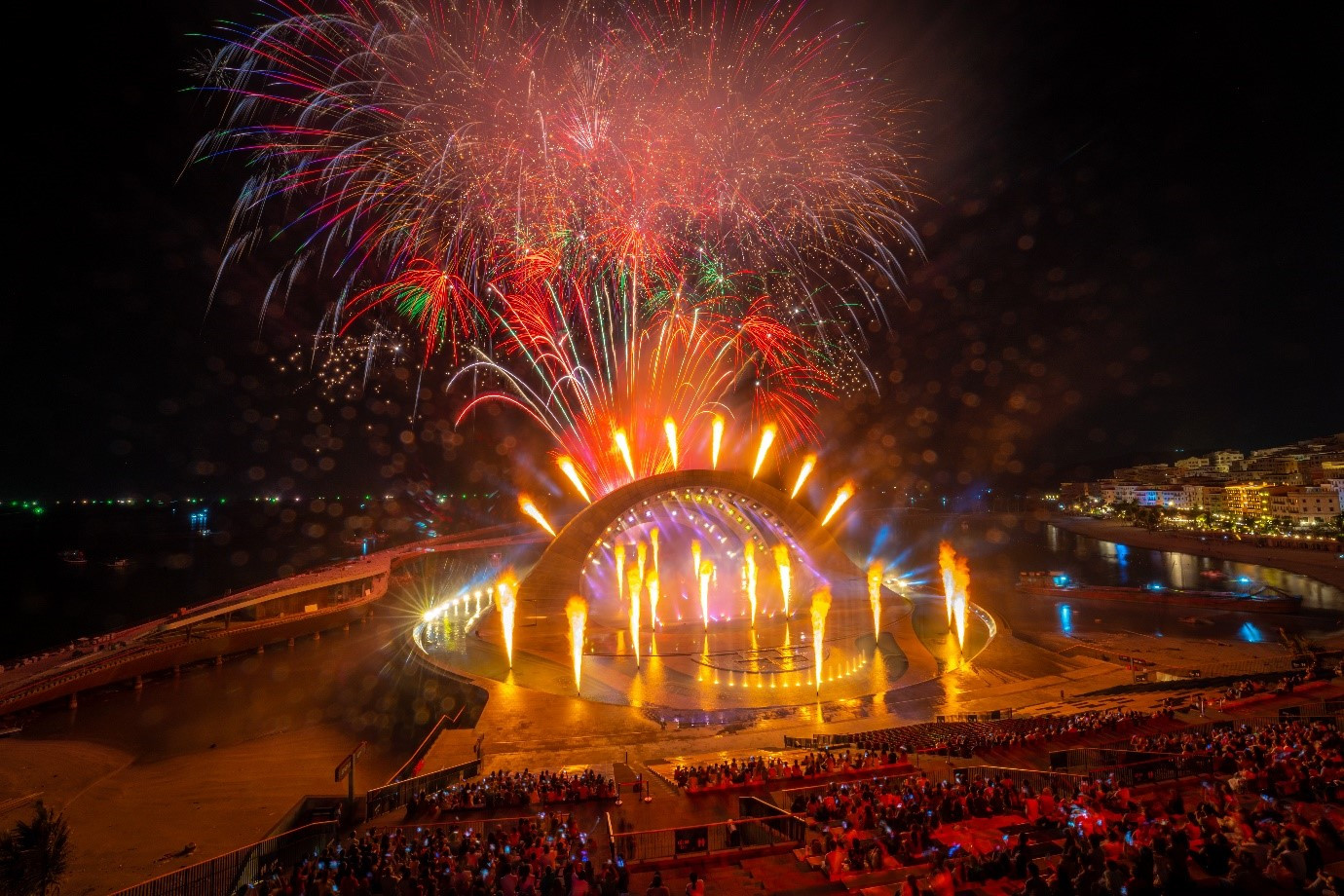 Những màn pháo hoa rực rỡ sẽ xuất hiện trong show Nụ hôn của Biển cả - Kiss of The Sea.