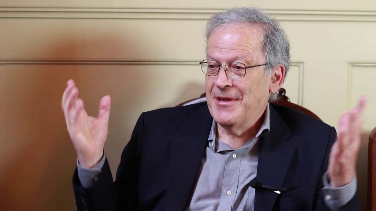 GS. Leslie Gabriel Valiant là Giáo sư T. Jefferson Coolidge về Khoa học máy tính và Toán ứng dụng tại trường Đại học Harvard (Hoa Kỳ)