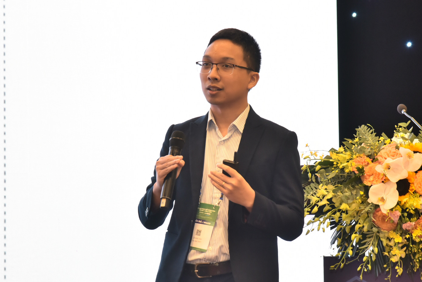 TS. Lê Anh Văn chia sẻ về mục tiêu tạo ra hàng nghìn trợ lý AI kiến tạo thành phố thông minh của VNPT. TS. Lê Anh Văn chia sẻ về mục tiêu tạo ra hàng nghìn trợ lý AI kiến tạo thành phố thông minh của VNPT.