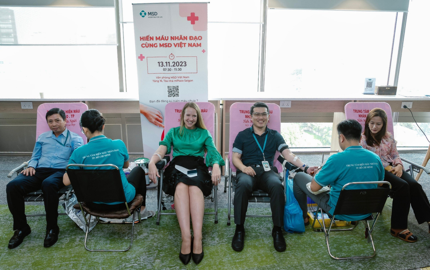 Jennifer Cox, Tổng Giám đốc MSD Việt Nam, là một trong hơn 100 tình nguyện viên tham gia hiến máu nhân đạo do MSD Việt Nam phối hợp cùng Hội Chữ Thập đỏ Tp. HCM tổ chức tháng 11 vừa qua.