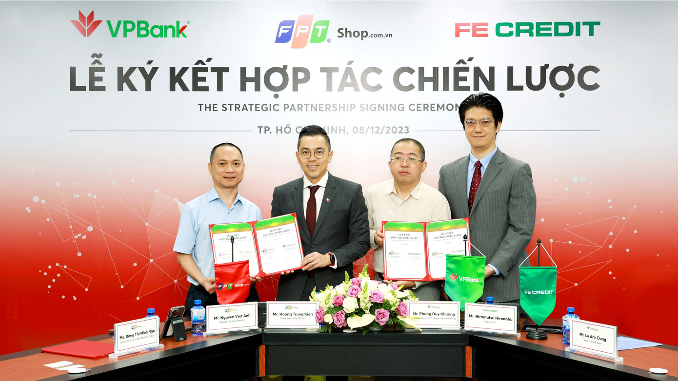 VPBank, FE CREDIT, FPT Shop ký kết hợp tác chiến lược hỗ trợ khách hàng mua sắm thiết bị điện tử, nâng cao chất lượng cuộc sống.