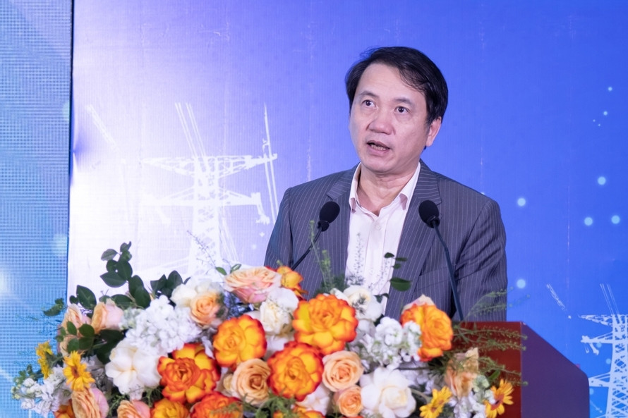 Ông Phương Hoàng Kim, Vụ trưởng Vụ Tiết kiệm năng lượng và Phát triển bền vững, Chánh Văn phòng Ban Chỉ đạo Tiết kiệm năng lượng, phát biểu tại lễ trao giải. (Ảnh: Anh Vũ). Ông Phương Hoàng Kim, Vụ trưởng Vụ Tiết kiệm năng lượng và Phát triển bền vững, Chánh Văn phòng Ban Chỉ đạo Tiết kiệm năng lượng, phát biểu tại lễ trao giải. (Ảnh: Anh Vũ).