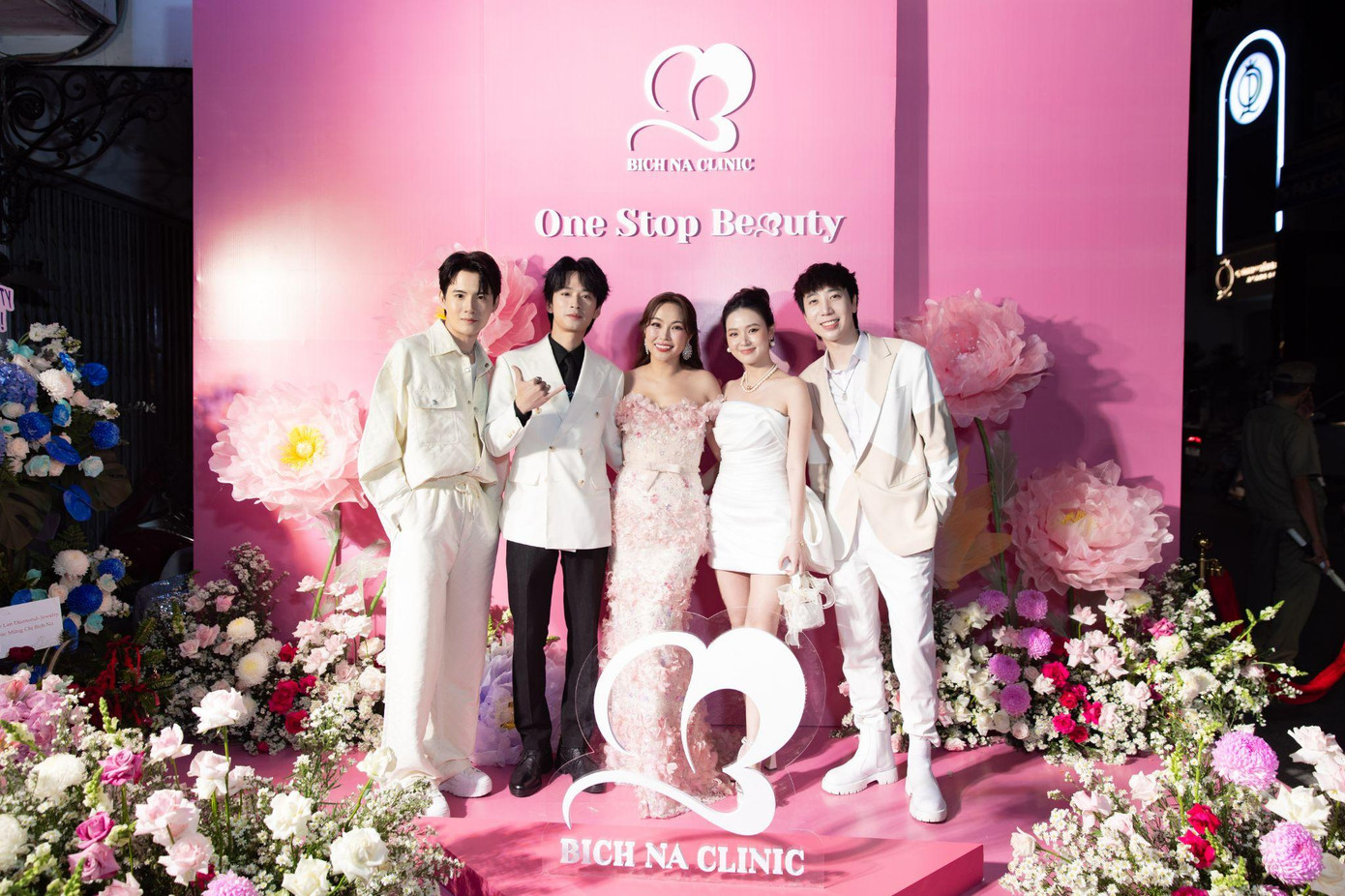 Nhiều nghệ sĩ và beauty blogger đã có mặt tại sự kiện ra mắt mô hình One Stop Beauty của Bich Na Clinic