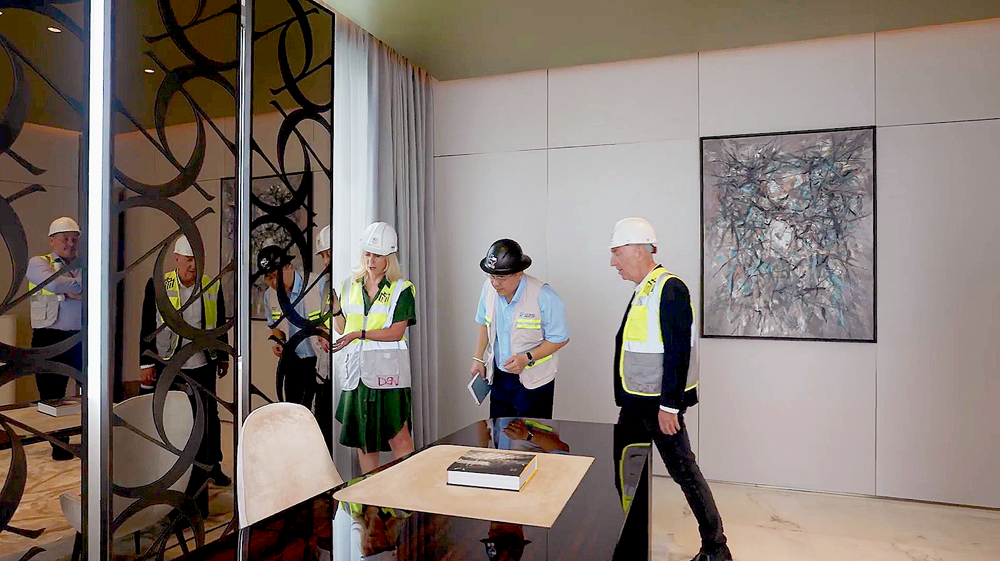 Mọi công đoạn hoàn thiện dinh thự đều được các chuyên gia, đội ngũ giàu kinh nghiệm từ Elie Saab và Masterise Homes giám sát chặt chẽ, bảo đảm chất lượng hoàn thiện theo tiêu chuẩn từ Nhà thiết kế Elie Saab. Mọi công đoạn hoàn thiện dinh thự đều được các chuyên gia, đội ngũ giàu kinh nghiệm từ Elie Saab và Masterise Homes giám sát chặt chẽ, bảo đảm chất lượng hoàn thiện theo tiêu chuẩn từ Nhà thiết kế Elie Saab.