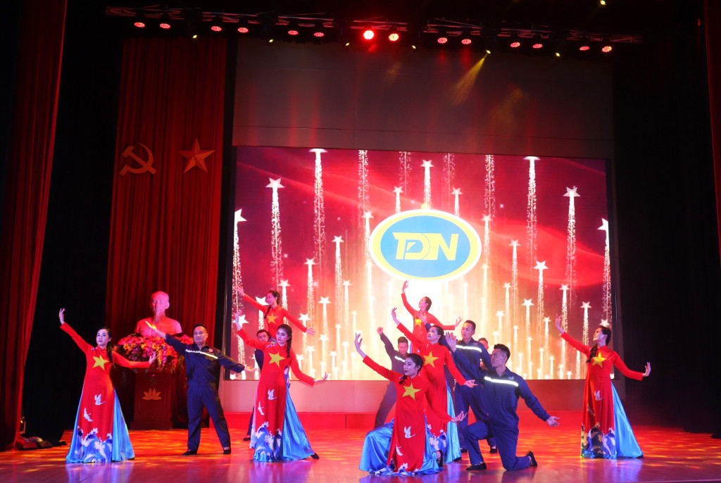 Đoàn Than Quảng Ninh và Đoàn Tập đoàn Công nghiệp Than - Khoáng sản Việt Nam phối hợp tổ chức Hội thi sân khấu hóa với chủ đề “Bác Hồ với thợ mỏ và nhân dân Quảng Ninh”. Ảnh: Mai Linh