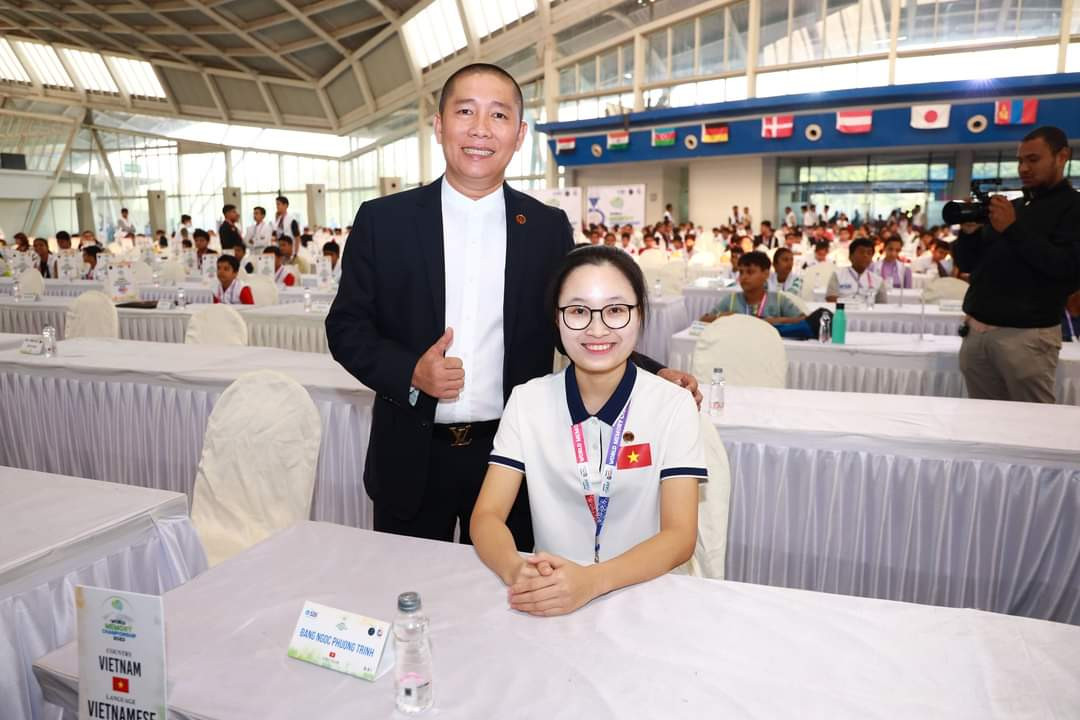 Đặng Ngọc Phương Trinh phá kỷ lục siêu trí nhớ thế giới sau 5 phút. Đặng Ngọc Phương Trinh phá kỷ lục siêu trí nhớ thế giới sau 5 phút.