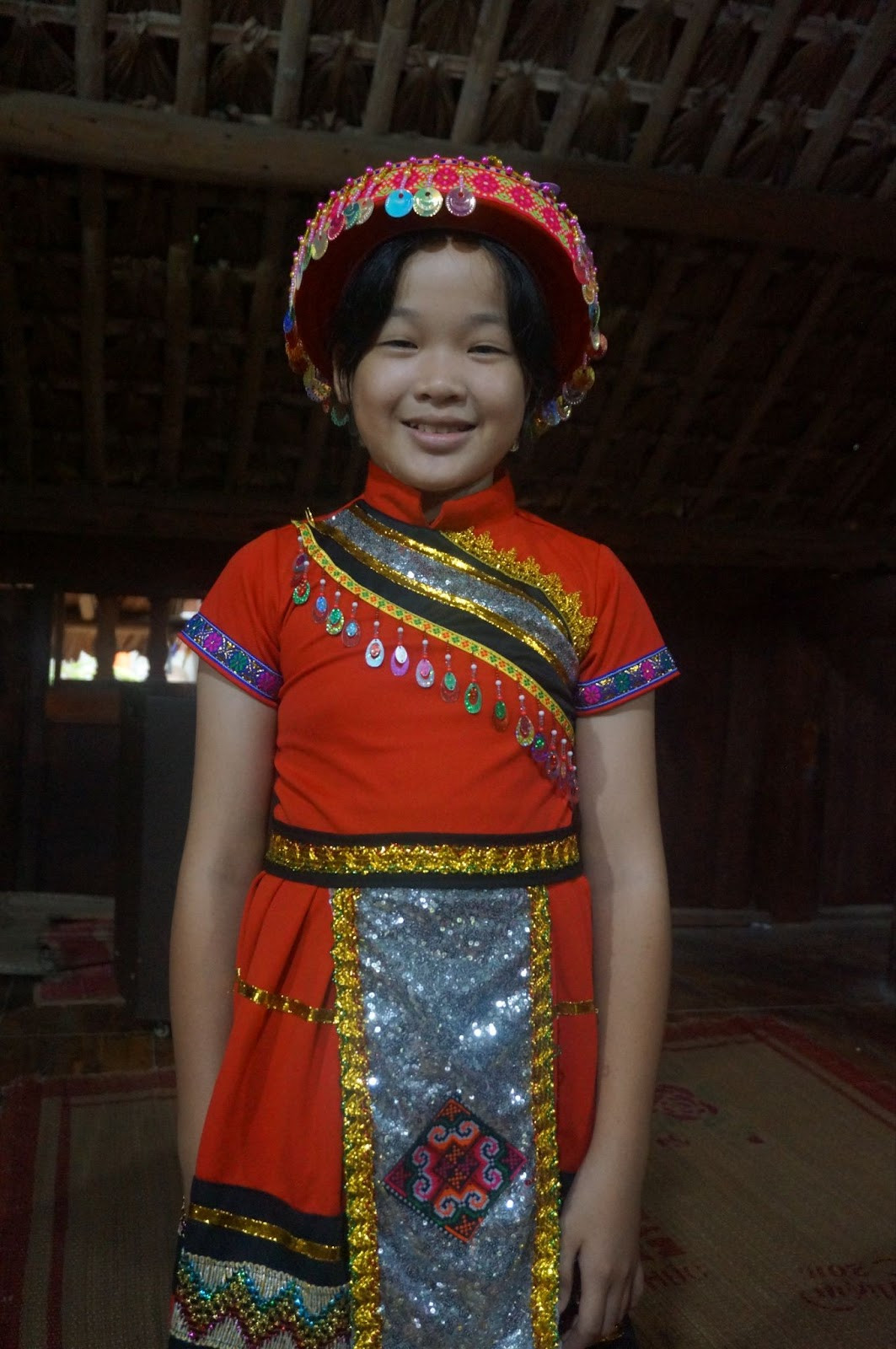 Một thành viên nhí của CLB hát then - đàn tính thôn Tân Lập (Ảnh: Phương Anh)