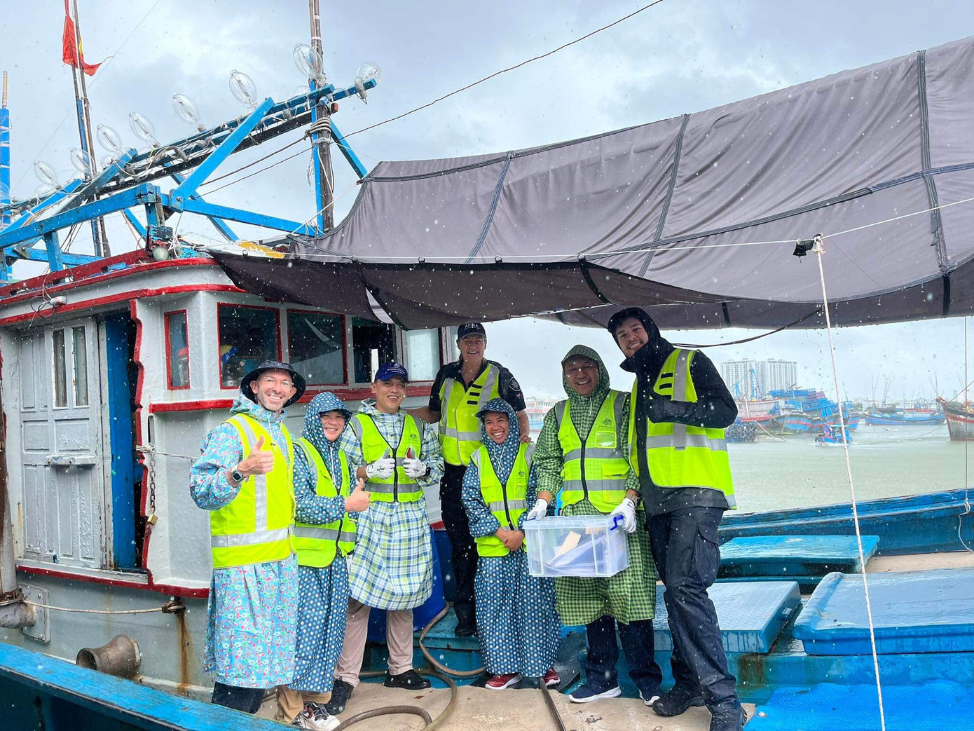 Học viên trải nghiệm buổi kiểm tra tàu cá dựa trên kịch bản giả định
