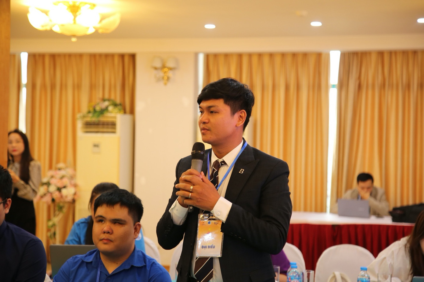 Anh Dương Đình Bảo – đại diện 1 trong 35 tấm gương “Tỏa sáng Nghị lực Việt” 2023 tham gia và phát biểu tại Hội thảo.