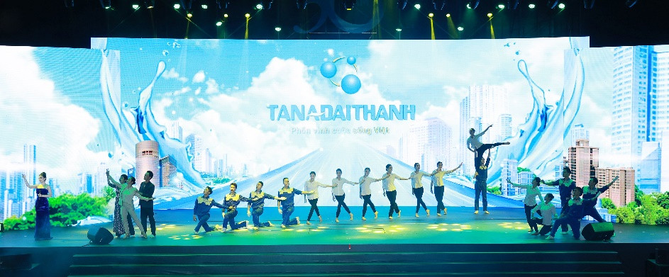 Múa đương đại thể hiện dòng chảy phát triển của Tân Á Đại Thành Múa đương đại thể hiện dòng chảy phát triển của Tân Á Đại Thành