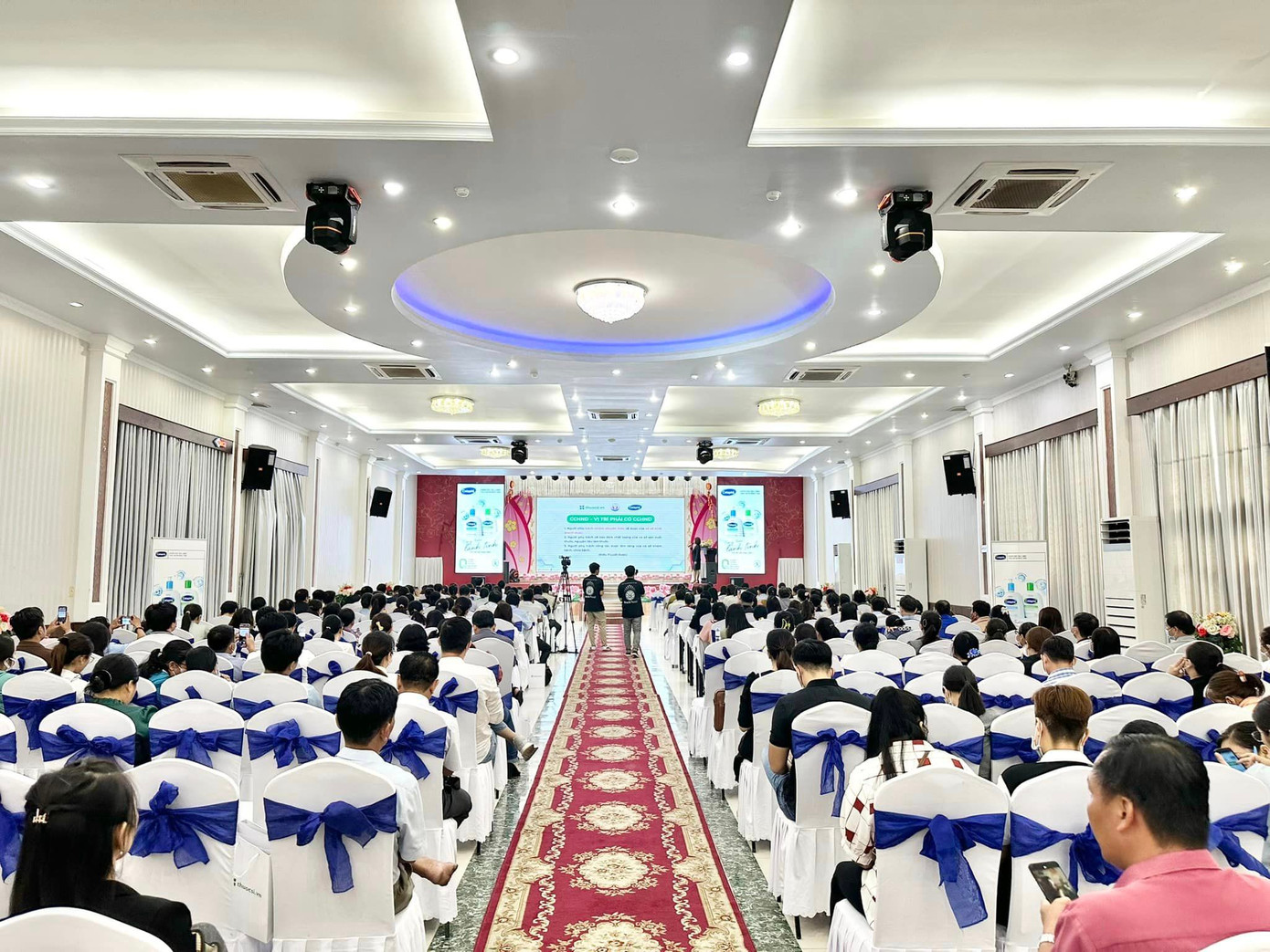 Chương trình là dịp để các dược sĩ tại Đồng Tháp học kinh nghiệm chuyên môn từ các bác sĩ và chuyên gia về kiến thức y khoa. Ảnh: Buymed Chương trình là dịp để các dược sĩ tại Đồng Tháp học kinh nghiệm chuyên môn từ các bác sĩ và chuyên gia về kiến thức y khoa. Ảnh: Buymed