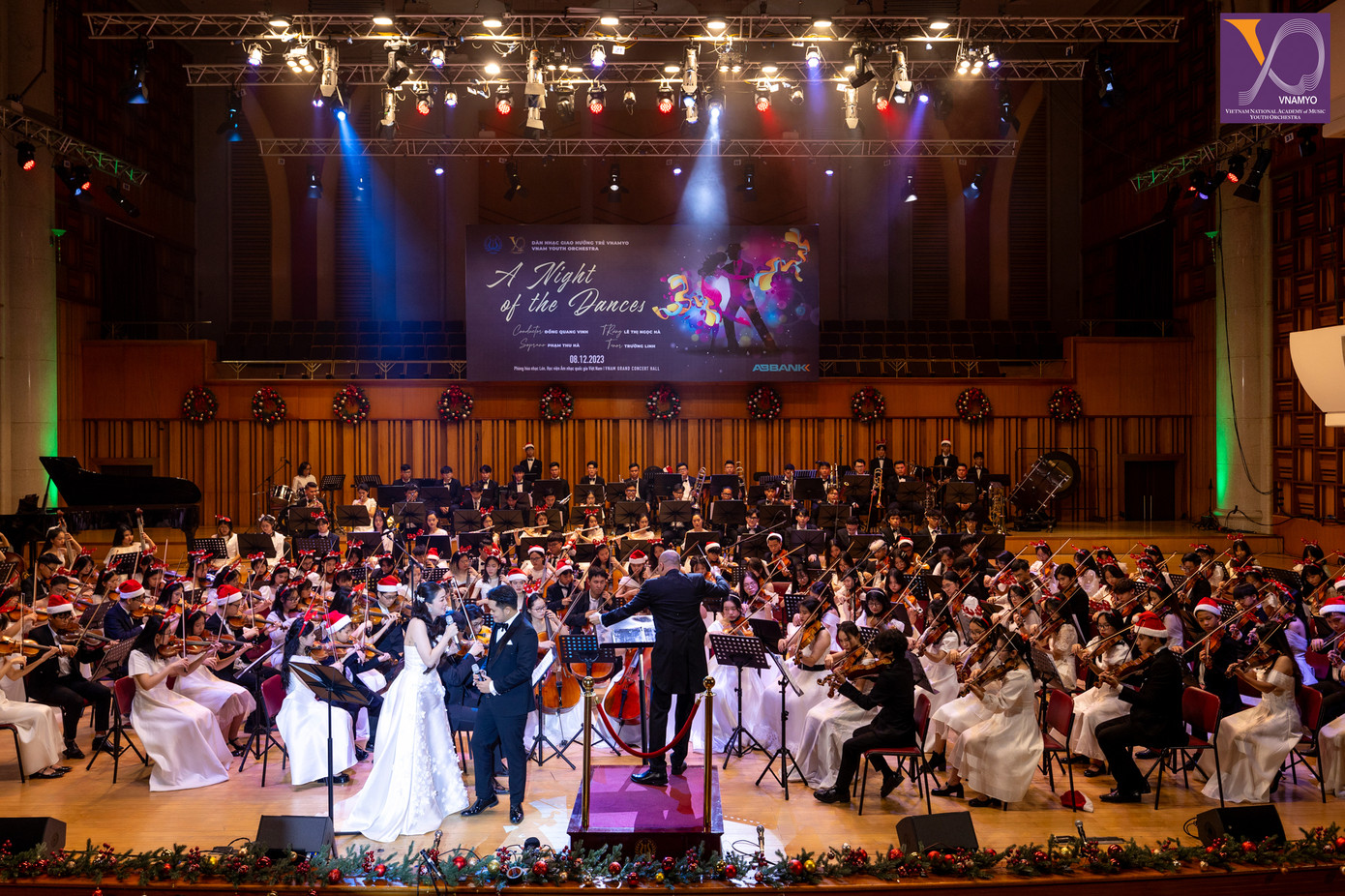 Dàn nhạc giao hưởng trẻ gây ấn tượng với đêm hòa nhạc “A night of the dances”. Dàn nhạc giao hưởng trẻ gây ấn tượng với đêm hòa nhạc “A night of the dances”.