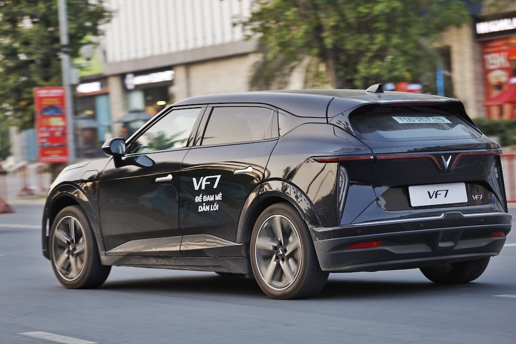 Thiết kế VF 7 mang thiết kế đậm phong cách Ý cùng các chi tiết mạnh mẽ, thể thao và hiện đại
