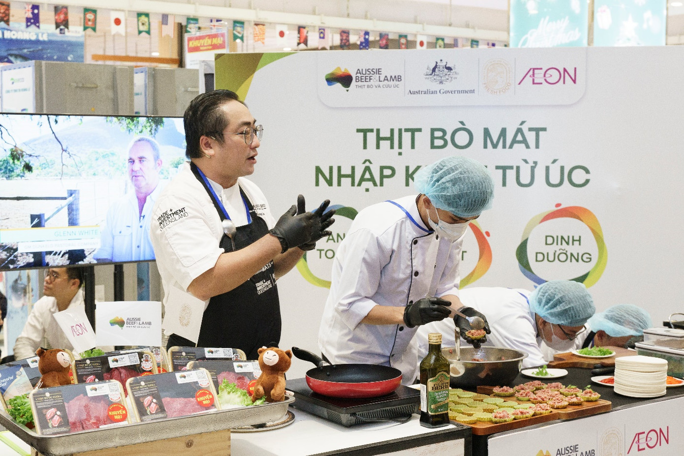 Đầu bếp Võ Trọng Tường Lân chế biến và hướng dẫn nấu các món ngon từ thịt bò mát