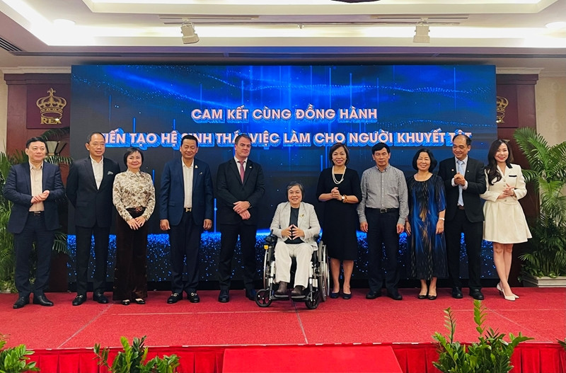 Công bố cam kết của các doanh nghiệp, hiệp hội doanh nghiệp về tạo hệ sinh thái việc làm và đào tạo nghề cho người khuyết tật. Công bố cam kết của các doanh nghiệp, hiệp hội doanh nghiệp về tạo hệ sinh thái việc làm và đào tạo nghề cho người khuyết tật.