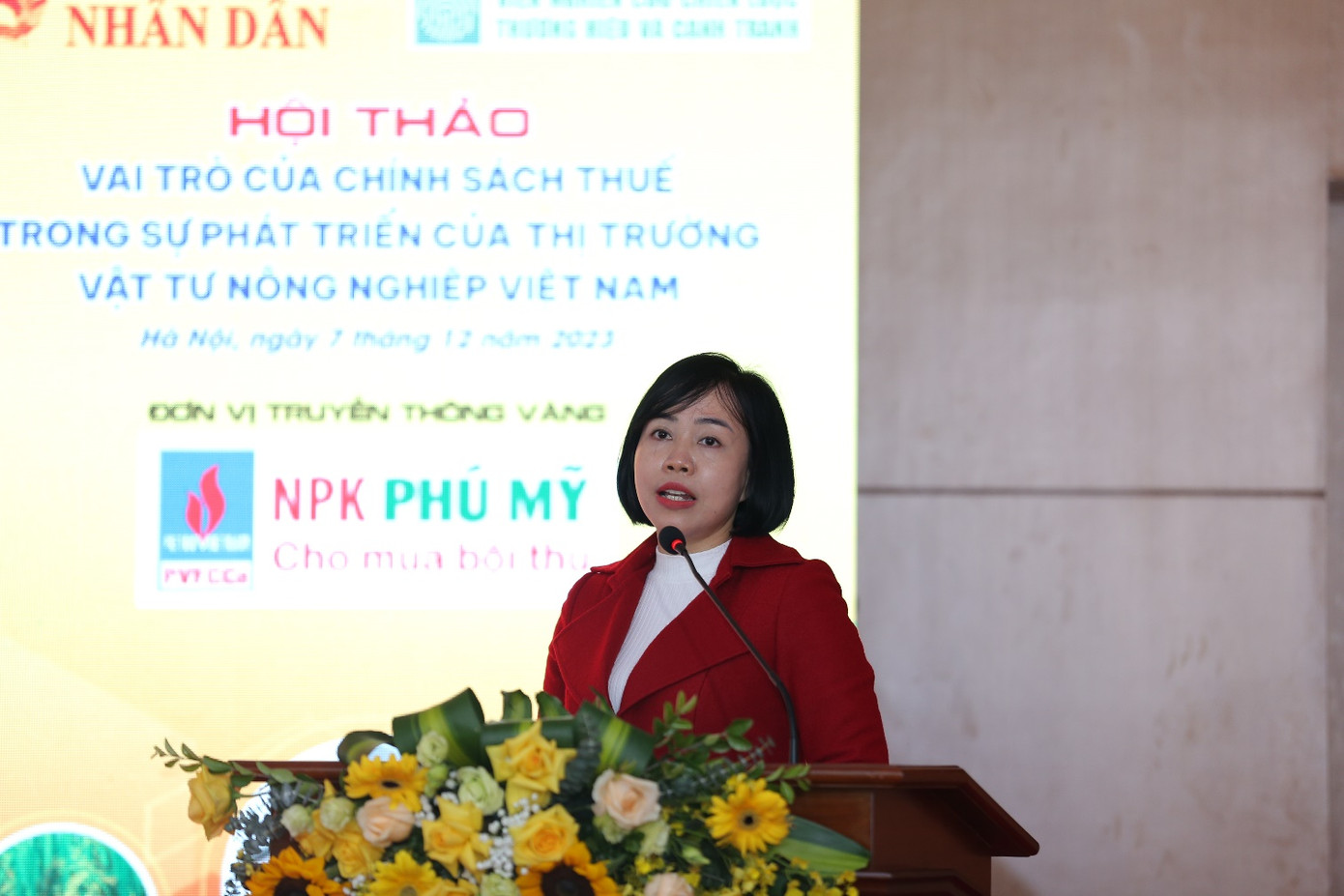 PGS.TS Nguyễn Thị Thùy Dương, Viện Ngân hàng Tài chính (Đại học Kinh tế Quốc dân) phát biểu. Ảnh: Quang Hiếu
